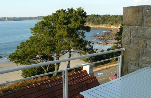 Tredrez-Locquemeau House | House with sea view for 6, fireplace and 340 steps from the sand