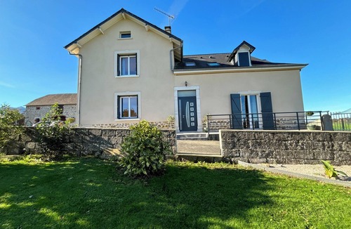 Asson House | House with swimming pool and bowling green at the foot of the Pyrenees