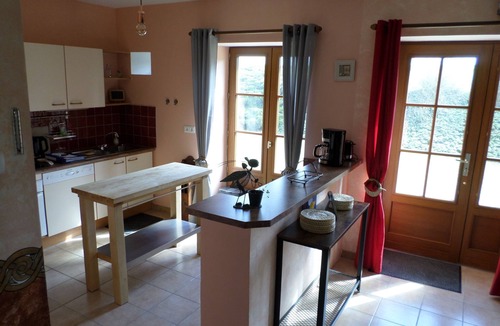 Pleven Cottage | House with terrace and garden 15 minutes from the beach