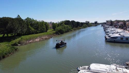 Saint-Gilles Boat Rental | Houseboat Camargue - Lorenzo