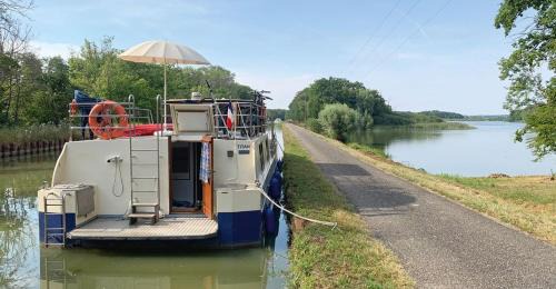 Niderviller Boat Rental | Houseboats at Niderviller Marina by Kuhnle-Tours