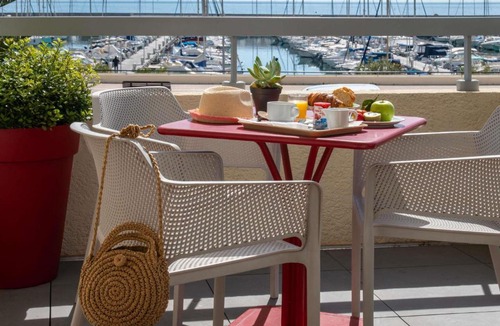 Menton Hotel | ibis budget Menton Bord de Mer