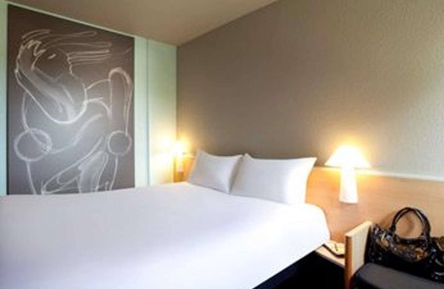 Lescar Hotel | ibis Pau Lescar