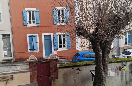 Naucelle Apartment | Ideal self-contained apartment in a charming house in the center of town