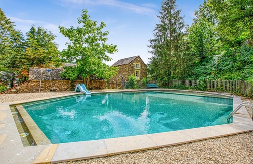 Mirandol-Bourgnounac House | In idyllic location of a forest and near the river Vaur is this cozy wooden house.