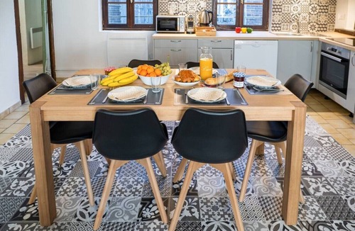 Joigny Apartment | In the heart of Joigny - 9 people