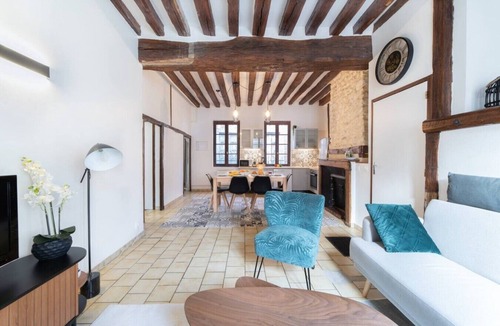 Joigny Apartment | In the heart of Joigny - 9 people