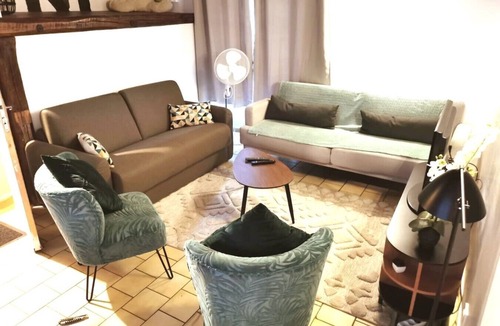 Joigny Apartment | In the heart of Joigny - 9 people