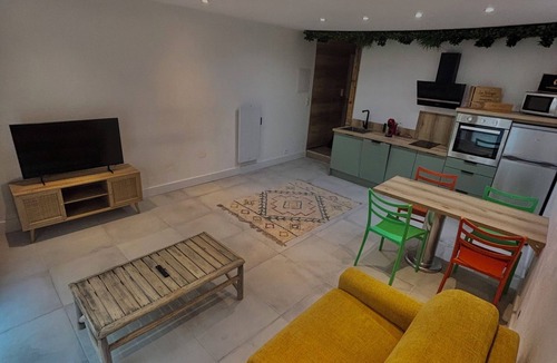 Le Beausset Apartment | In the heart of Le Beausset T2 47M² ground floor Renovated and equipped in the city center