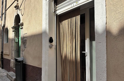 Le Beausset Apartment | In the heart of Le Beausset T2 47M² ground floor Renovated and equipped in the city center