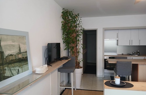 Centre Ville Apartment | In the heart of Pau, 35 m2 studio with closed parking.