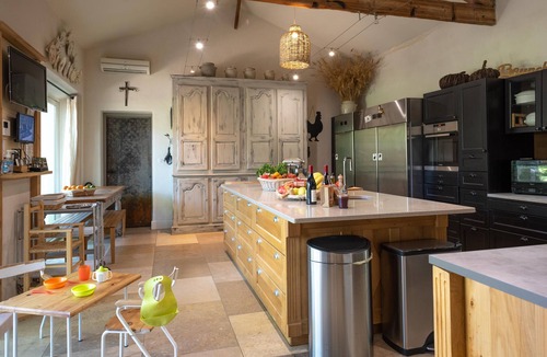 Cabannes House | In the Mas des Pampres, Provence is at your fingertips