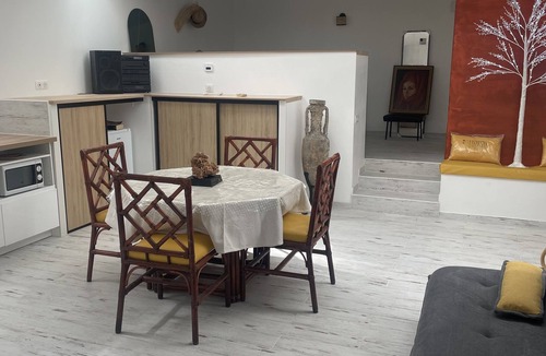 Cassis Apartment | In villa center, air-conditioned, T3 80 M2 terrace/garden + parking 4/5 people