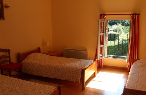 Serignac House | Independent cottage in park with large pool