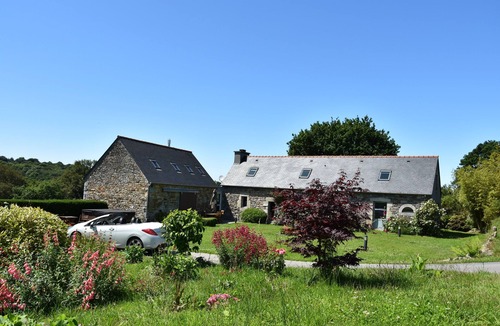 Plouegat-Moysan Cottage | independent house in magnificent restored farmhouse