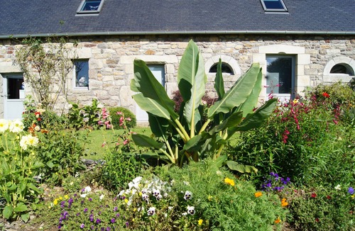 Plouegat-Moysan Cottage | independent house in magnificent restored farmhouse