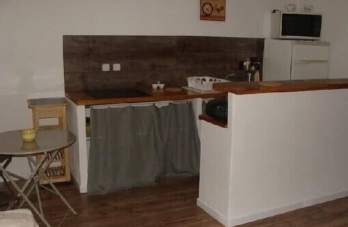 Hyeres City Centre Apartment | Independent studio rental HYERES For 2 Persons (In House) Setting Bucolic