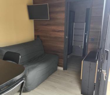 Saint Laurent de la Pree Apartment | Insolite - Conteneur amenagé