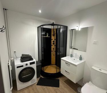 Essey-les-Nancy Apartment | Jacuzzi Privé & Cinéma - Suite Romantique