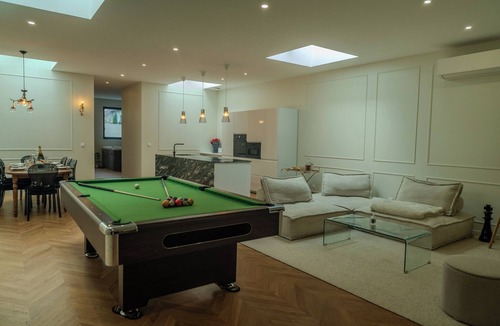 Reims Apartment | Jacuzzi & Sauna Le Cozy: 140 m2 wellness accommodation in Reims