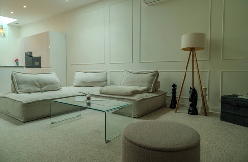 Reims Apartment | Jacuzzi & Sauna Le Cozy: 140 m2 wellness accommodation in Reims