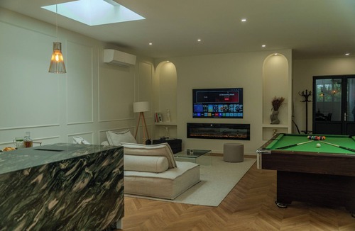 Reims Apartment | Jacuzzi & Sauna Le Cozy: 140 m2 wellness accommodation in Reims