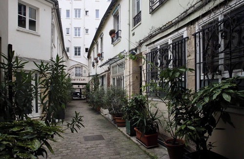 Jardin des plantes Apartment | Jardin des Plantes, apartment ideally located in the 5th arrondissement.