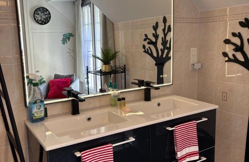 Flore Apartment | JARDINS DE MA-MANS Magnifique Maison Cosy pour 8 personnes Centre du Mans et 24 Heures PARKING Privé