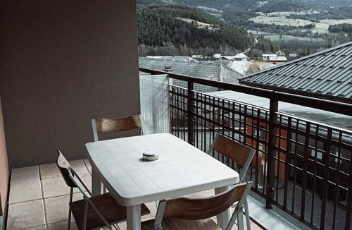 Jausiers Apartment | Jausiers - T3 Apartment with pool, parking, and pets allowed