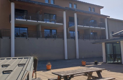 Jausiers Apartment | Jausiers - T3 Apartment with pool, parking, and pets allowed