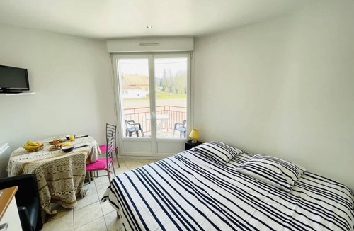 Forges-les-Bains Apartment | Jean de la Fontaine : Studio proche des Thermes