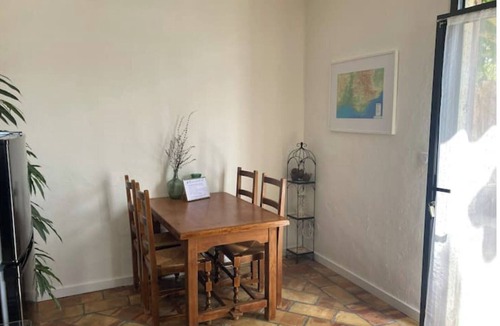 Cabannes Apartment | Joli Appart Avec Terrasse Sous les Platanes