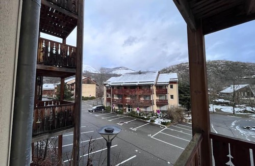 Ax-les-Thermes Apartment | Joli appartement climatisé avec terrasse