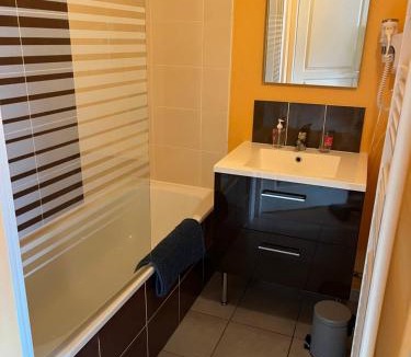 Ax-les-Thermes Apartment | Joli appartement climatisé avec terrasse