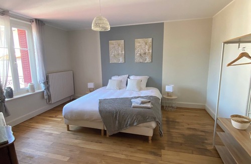 Vittel Apartment | Joli Appartement en Couleur