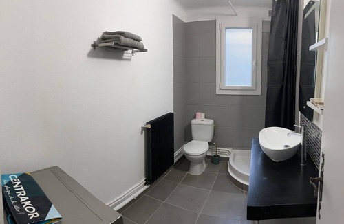 Faubourg Apartment | Joli T2 Climatis? Nimes Proche Gare et Centre Ville