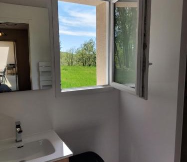 Cubjac House | "Jolie Maison Confortable au Coeur d'un Environnement Calme et Boisé"