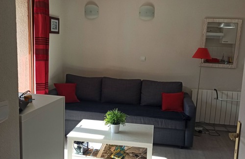 Ignaux Apartment | JoliT2 in holiday residence with swimming pool, near Ax les Thermes