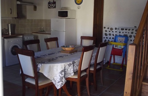 Larreule Cottage | JULIET - Beautifully Restored Barn With A Large Pool And Mountain Views