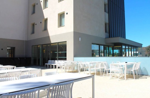 Signes Hotel | Junior Suite w/Breakfast Access Near OK Corral Adventure Park