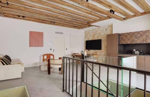 Marais Apartment | JUST MOMENTS AWAY FROM PLACE DES VOSGES AND PICASSO MUSEUM – LE MARAIS