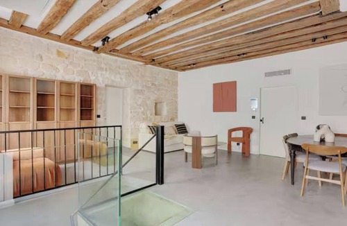 Marais Apartment | JUST MOMENTS AWAY FROM PLACE DES VOSGES AND PICASSO MUSEUM – LE MARAIS