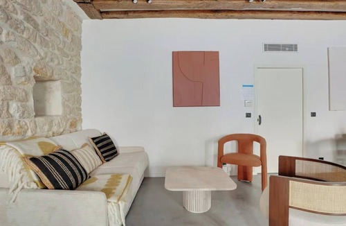 Marais Apartment | JUST MOMENTS AWAY FROM PLACE DES VOSGES AND PICASSO MUSEUM – LE MARAIS