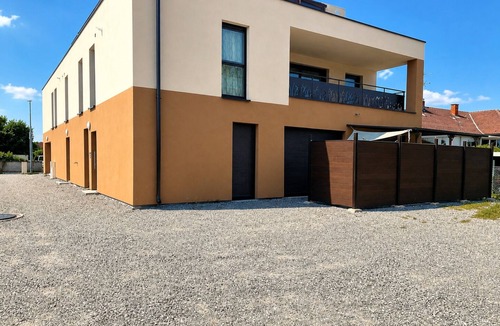 Ingersheim Apartment | Just outside Colmar and the vineyards—On-site EV Charging