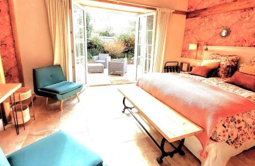 Yvias Bed & Breakfast | Kergroaz Maner Classé 5 épis Table d'Hôtes Manoir dans parc arboré, spa en plein air Bornes véhicules électriques Petit déjeuner inclus