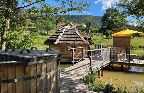 Mesnil Sous Les Cotes Cabin | Kota room with wood-heated Finnish spring-water bath