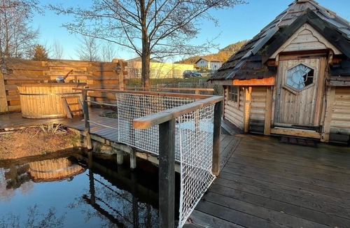 Mesnil Sous Les Cotes Cabin | Kota room with wood-heated Finnish spring-water bath