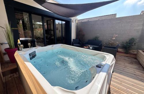 Barbatre Apartment | L'échappée Rémoise, jacuzzi proche caves champagne