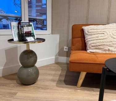 Chalons-en-Champagne Apartment | L'écrin orange, Wifi et parking gratuit
