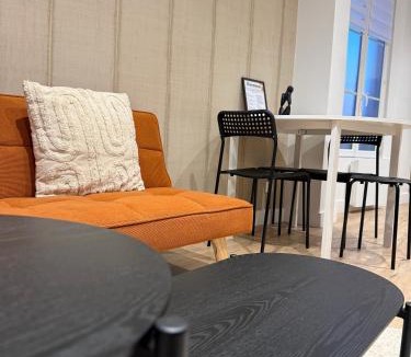 Chalons-en-Champagne Apartment | L'écrin orange, Wifi et parking gratuit